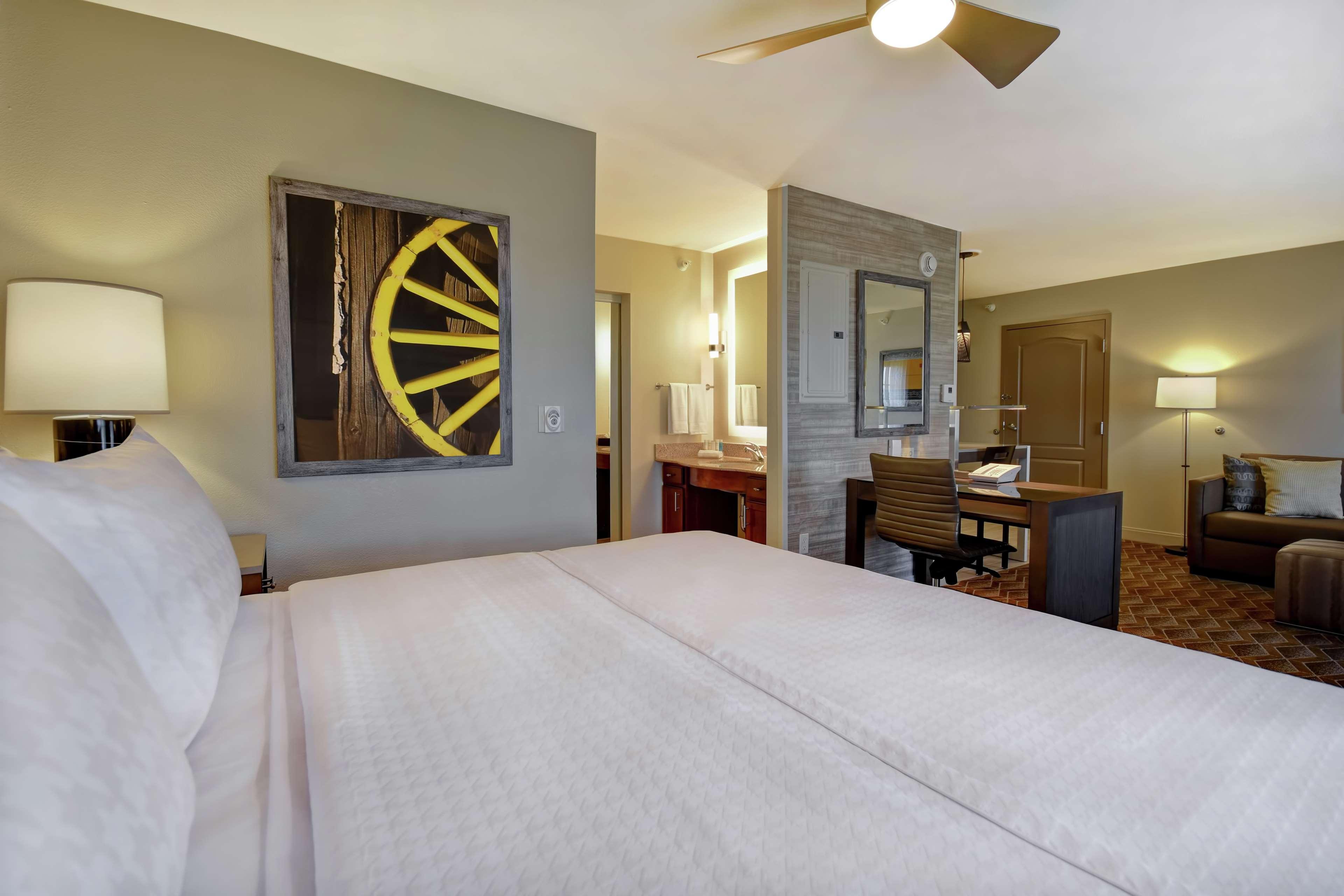 Homewood Suites By Hilton At The Waterfront Wichita Buitenkant foto
