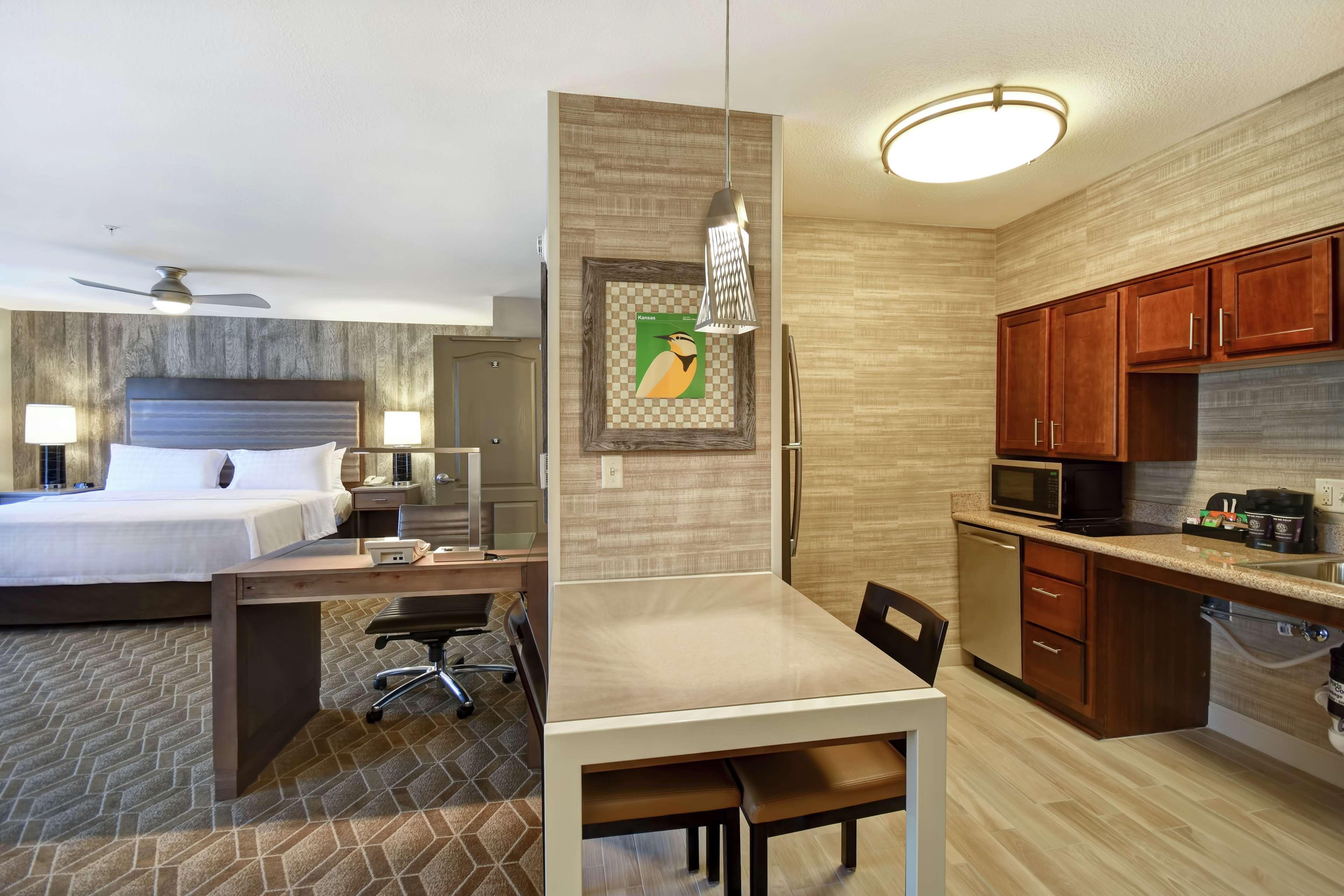 Homewood Suites By Hilton At The Waterfront Wichita Buitenkant foto