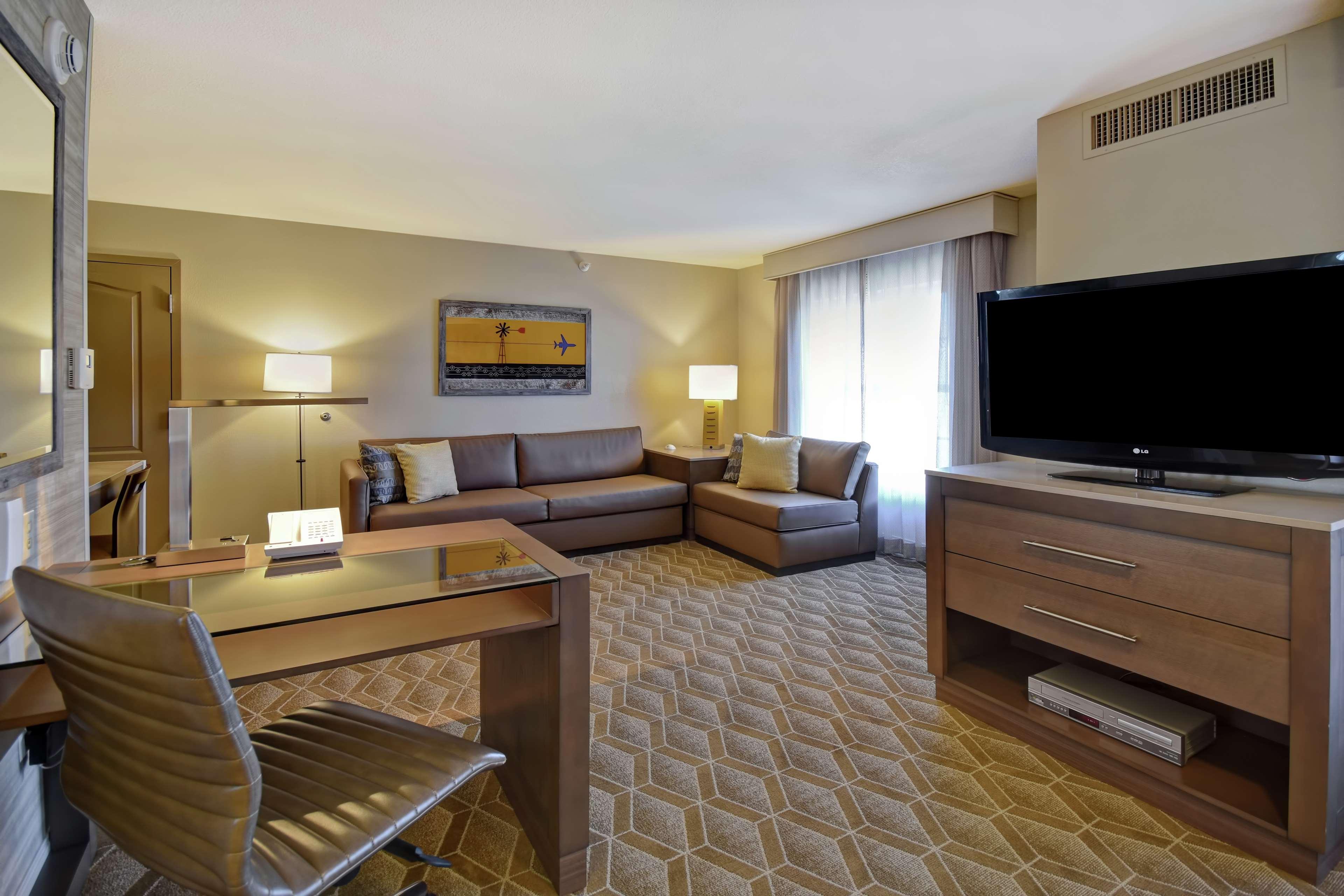 Homewood Suites By Hilton At The Waterfront Wichita Buitenkant foto