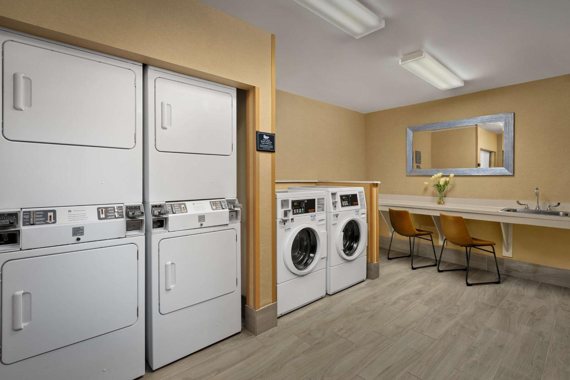 Homewood Suites By Hilton At The Waterfront Wichita Buitenkant foto